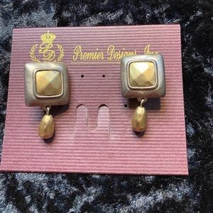 Premier Designs “Fabulous Finds” earrings